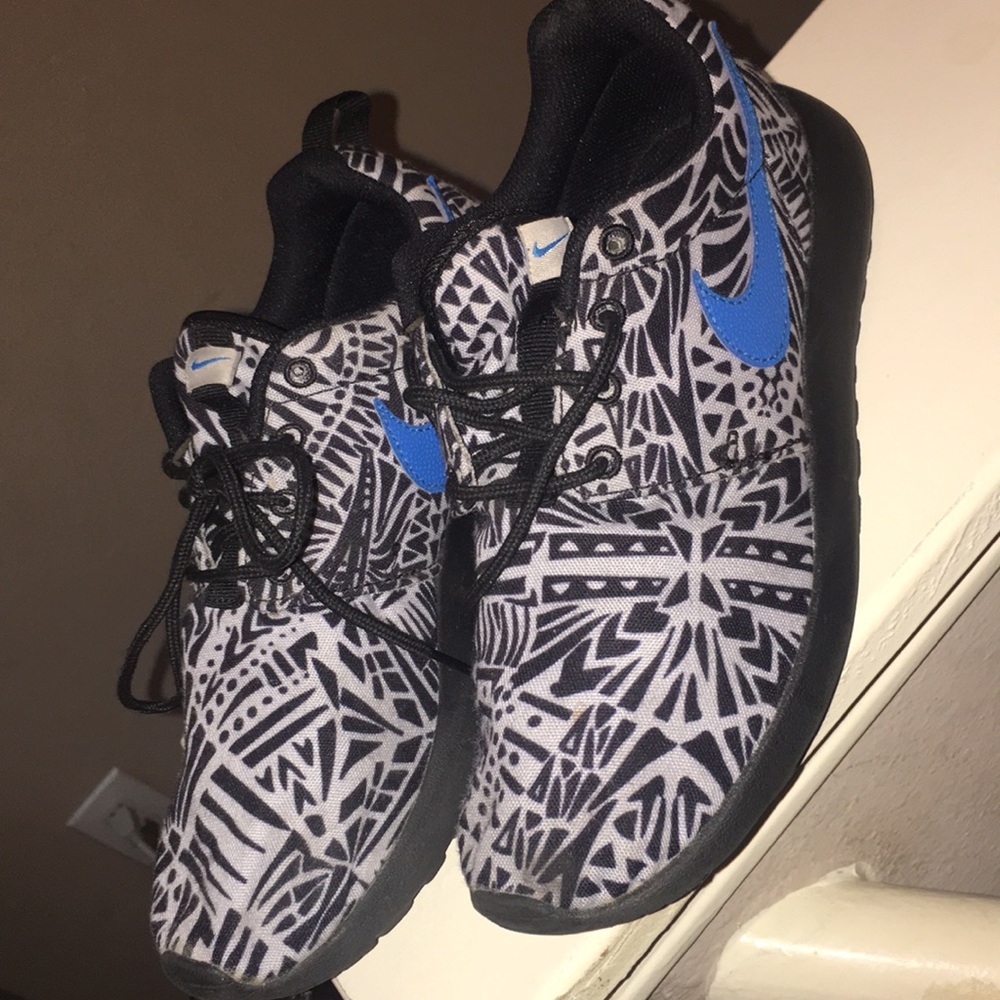 Kids Nike 5.5y.
